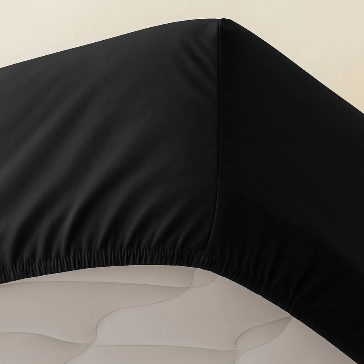 Boxlagen 100x200 cm - bomuldssatin - Soft feel - sort - Luna Denmark