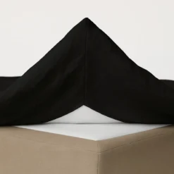 Kuvertlagen 100x200 cm - bomuldssatin - Soft feel - sort - Luna Denmark