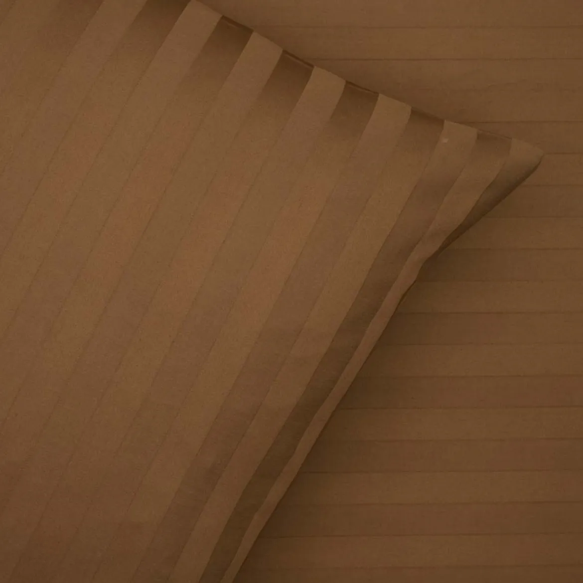 Sengetøj 140x220 cm - premium bomuld - Satin stribet - brun - Luna Denmark