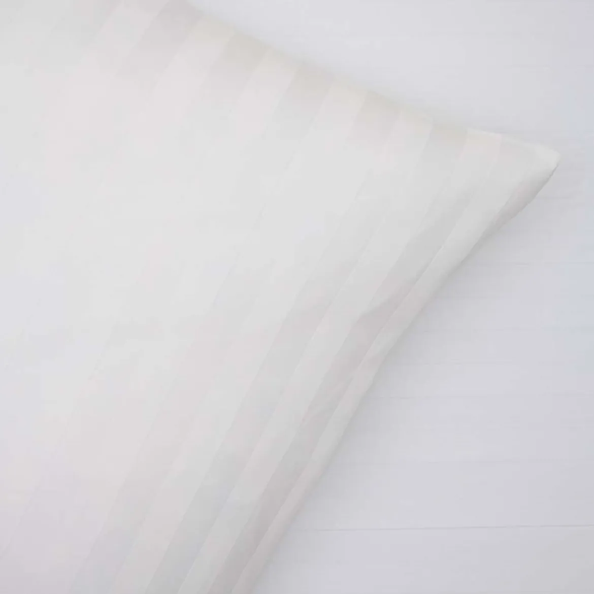 Sengetøj 140x200 cm - premium bomuld - Satin stribet - hvid - Luna Denmark