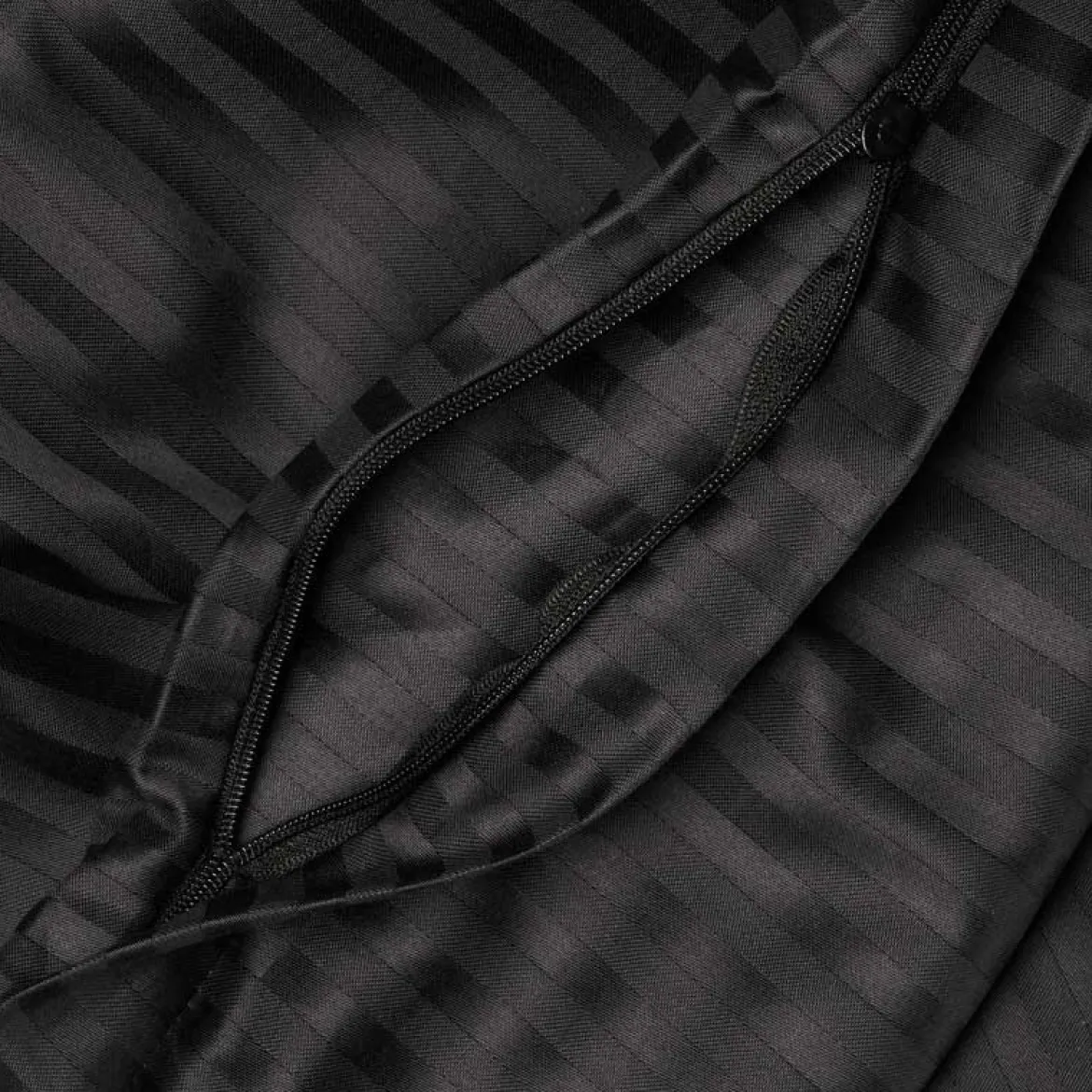 Sengetøj 135x200 / 80x80 cm - Smal stribet - sort - bomuldssatin - Luna Denmark